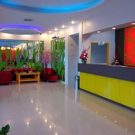 Wisma Asiatique Hotel Pekanbaru Esterno foto